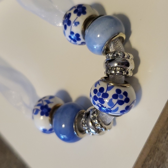 New Bundle of Glass Beads - Picture 3 of 6